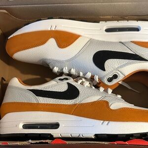 Nike Men's Orange, White, and Black Sneakers